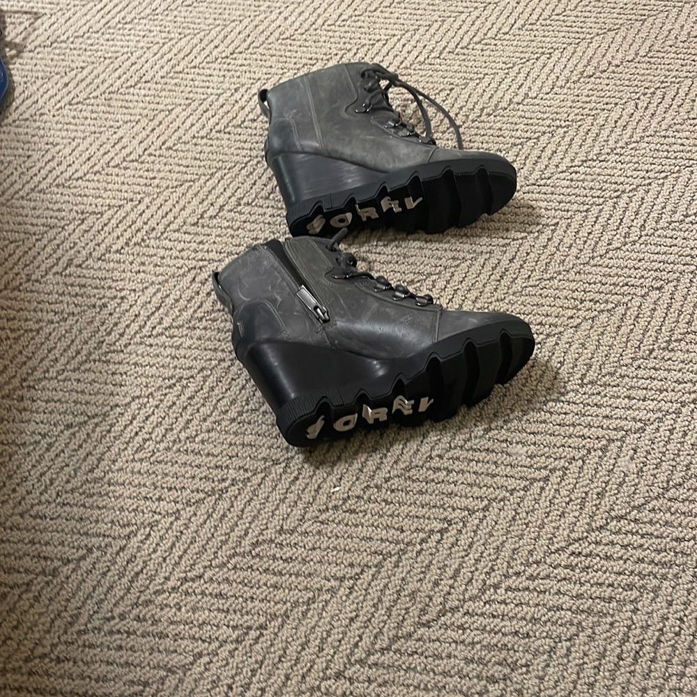 Sorel Joann of Artic Wedge lll Zip Booties - Picture 5 of 7